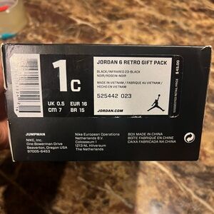 Jordan 6 Retro Pack in Black and Red